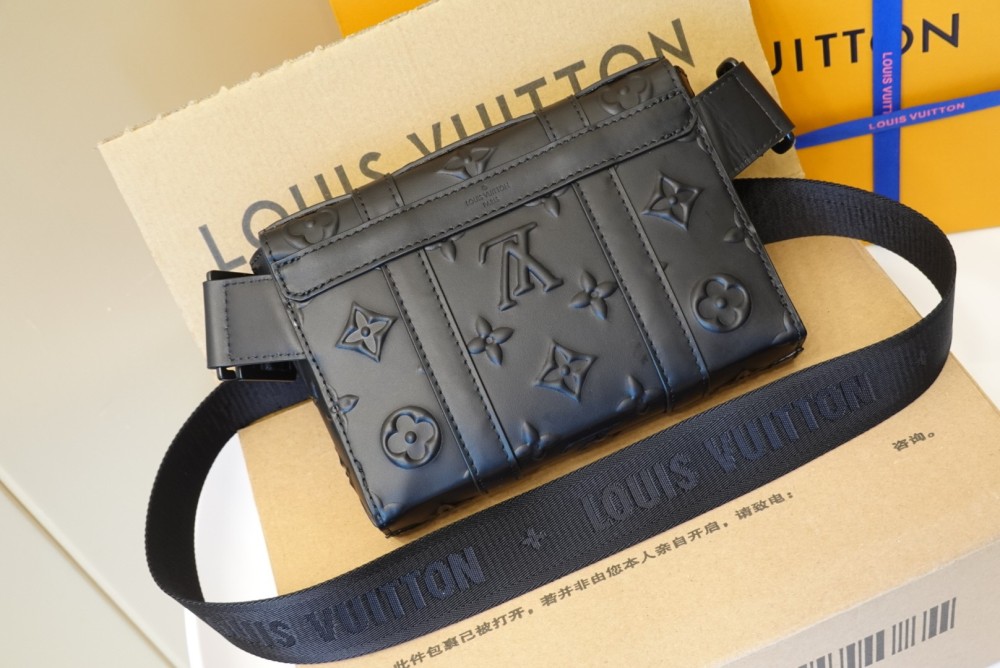 Louis Vuitton trunk mirror boutique，LV embossed pattern trunk shoulder bag