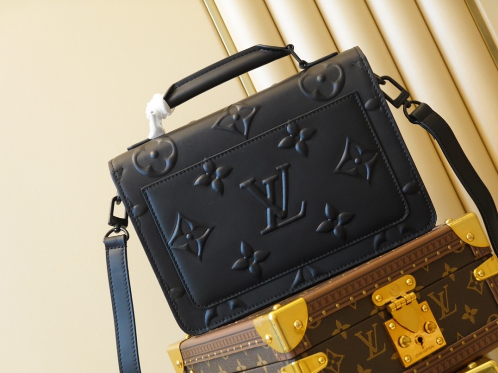 Louis Vuitton AMBASSADEUR mirror boutique,LV embossed pattern envelope bag