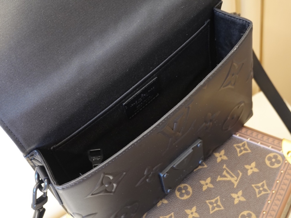 Louis Vuitton AMBASSADEUR mirror boutique,LV embossed pattern envelope bag
