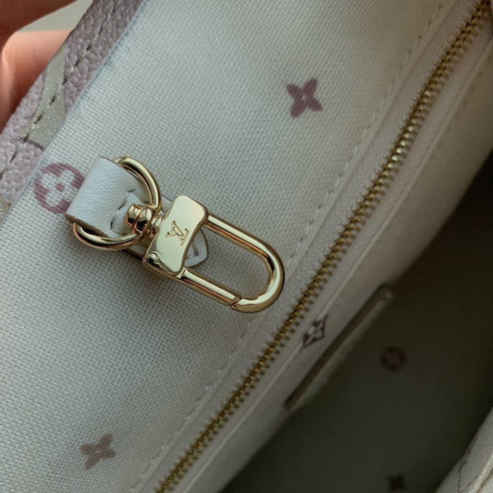 Louis Vuitton OnTheGo  Mirror boutique