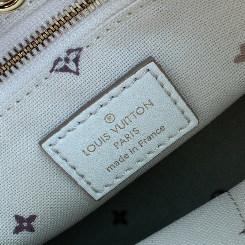 Louis Vuitton OnTheGo  Mirror boutique