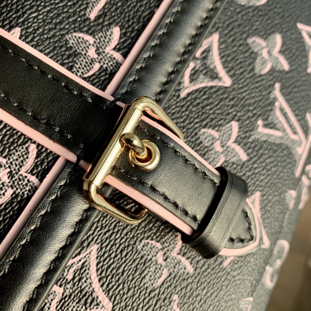 Louis Vuitton OnTheGo Mirror boutique
