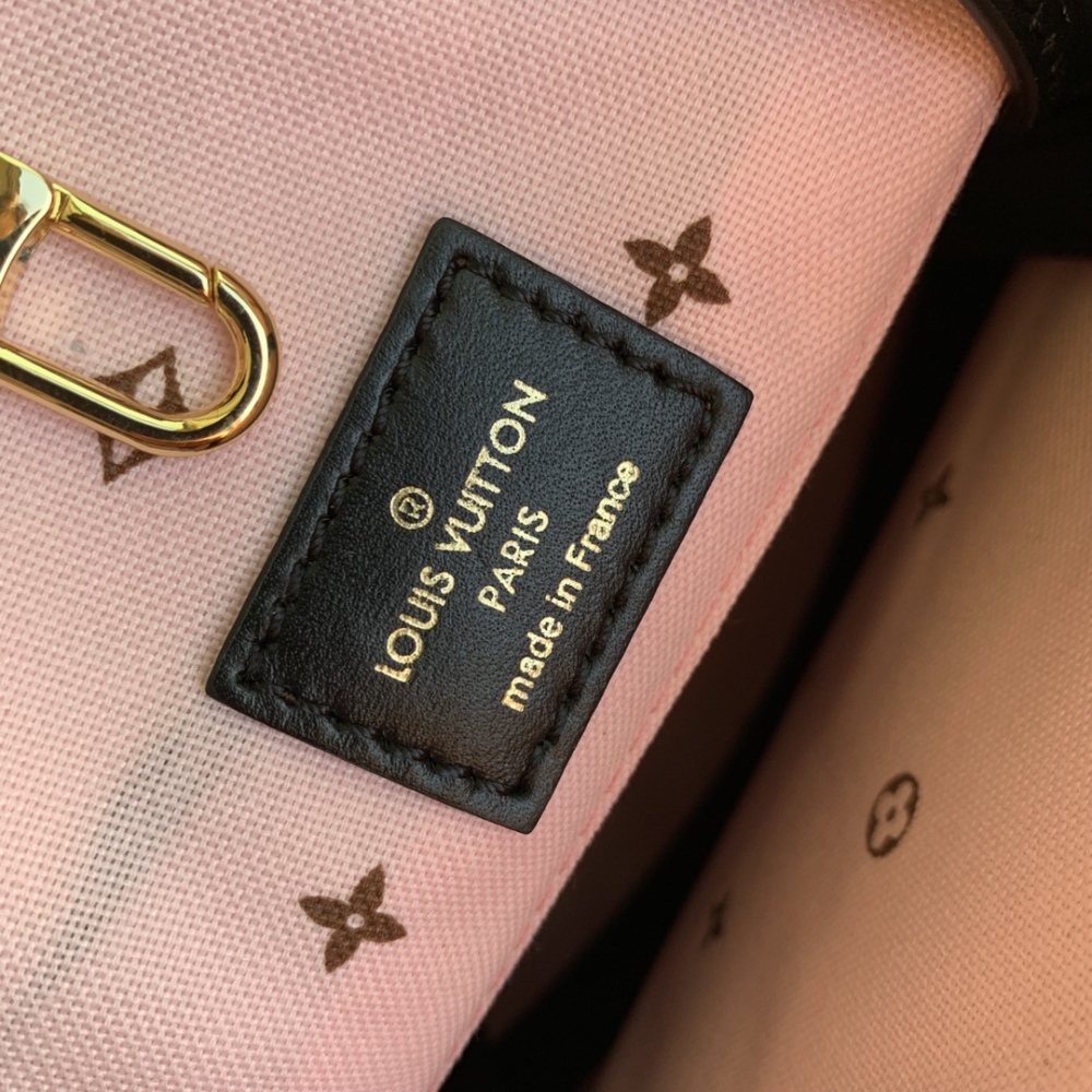 Louis Vuitton OnTheGo Mirror boutique