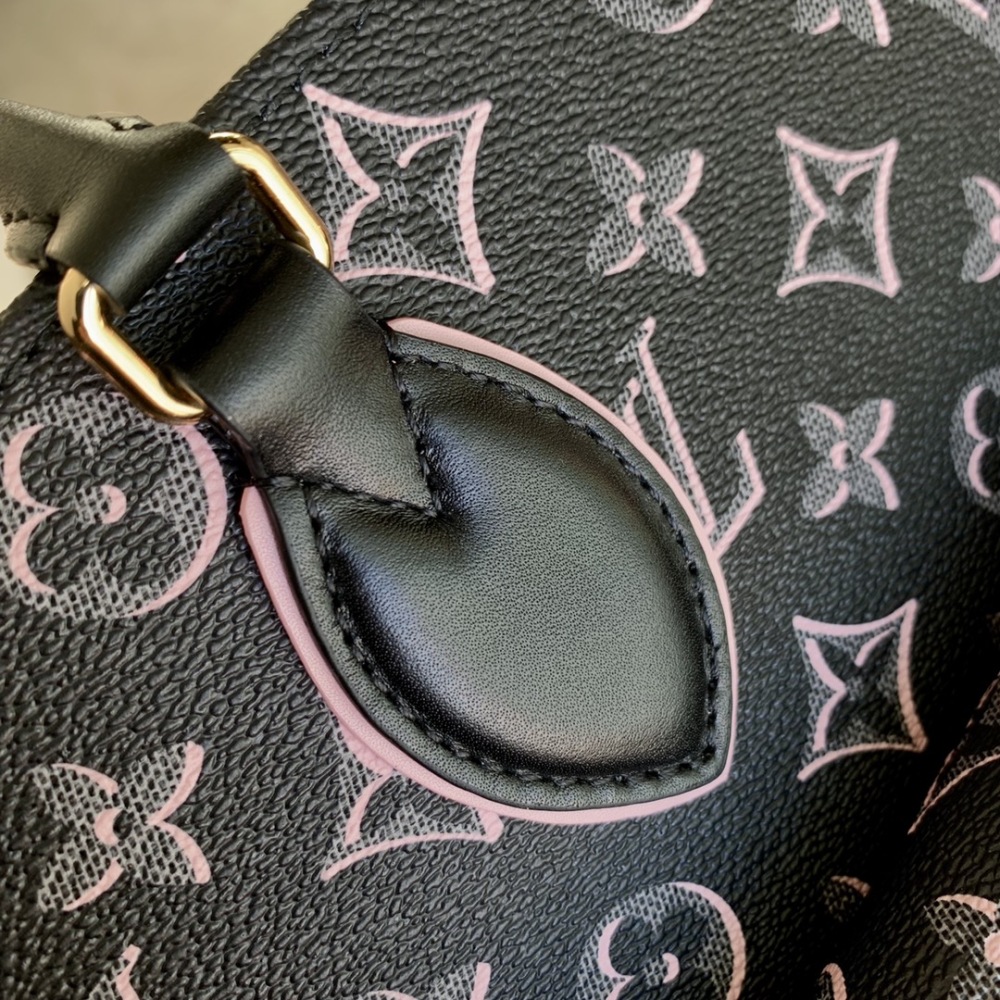 Louis Vuitton OnTheGo Mirror boutique