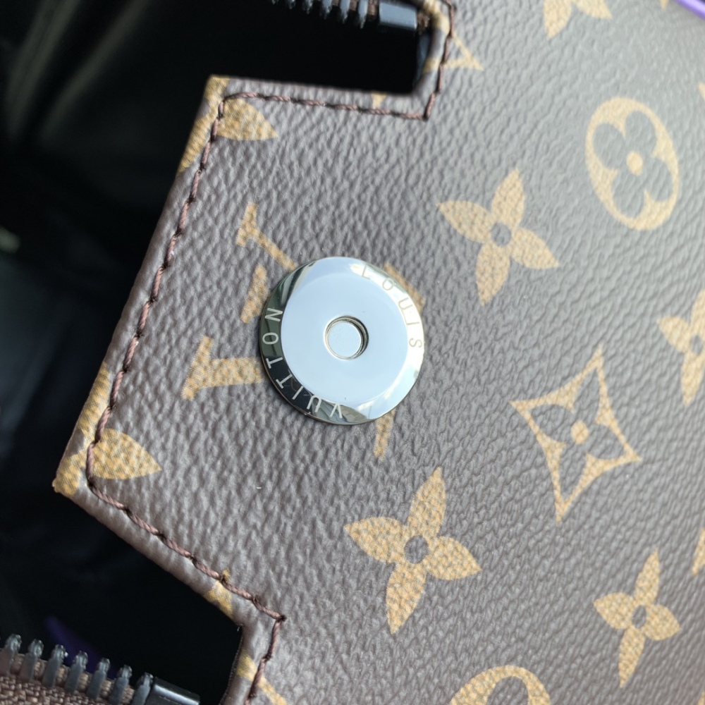 Louis Vuitton Dopp Kit  Mirror boutique
