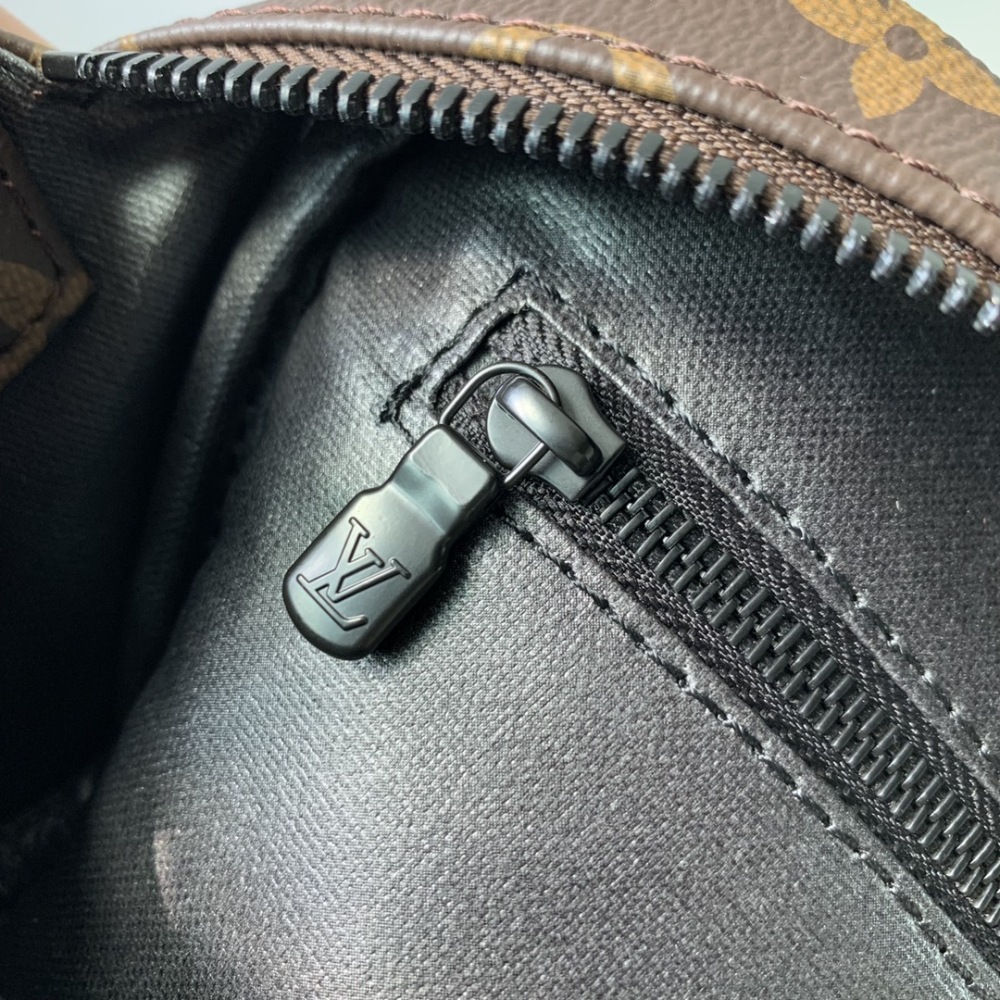 Louis Vuitton Dopp Kit  Mirror boutique