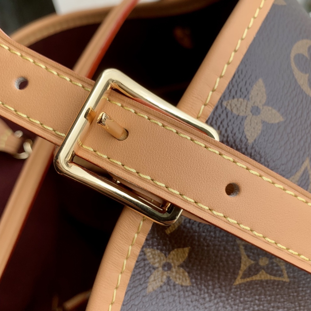 Louis Vuitton CarryAll   Mirror boutique