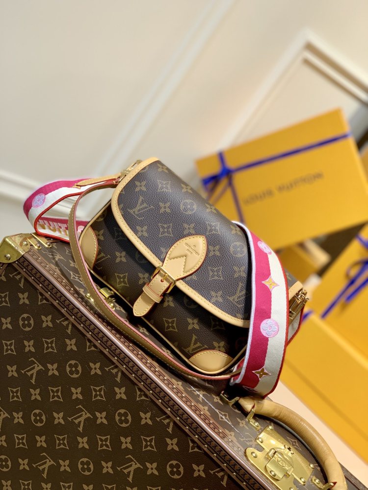 Louis Vuitton Diane   Mirror boutique