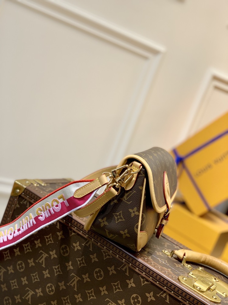 Louis Vuitton Diane   Mirror boutique