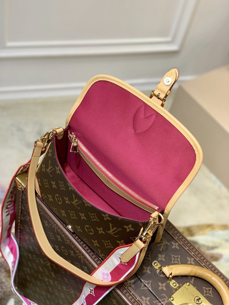 Louis Vuitton Diane   Mirror boutique