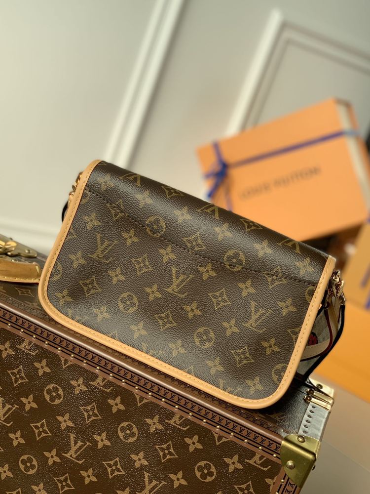 Louis Vuitton Diane   Mirror boutique