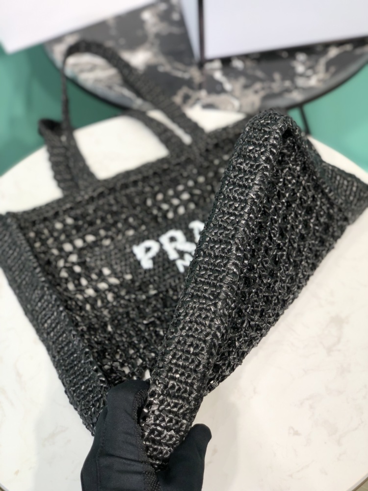 Prada tote Mirror Boutique