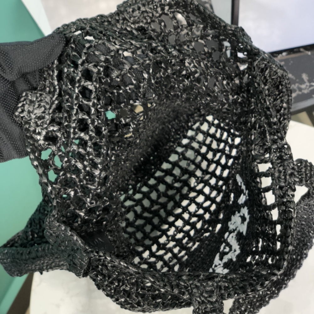 Prada tote Mirror Boutique
