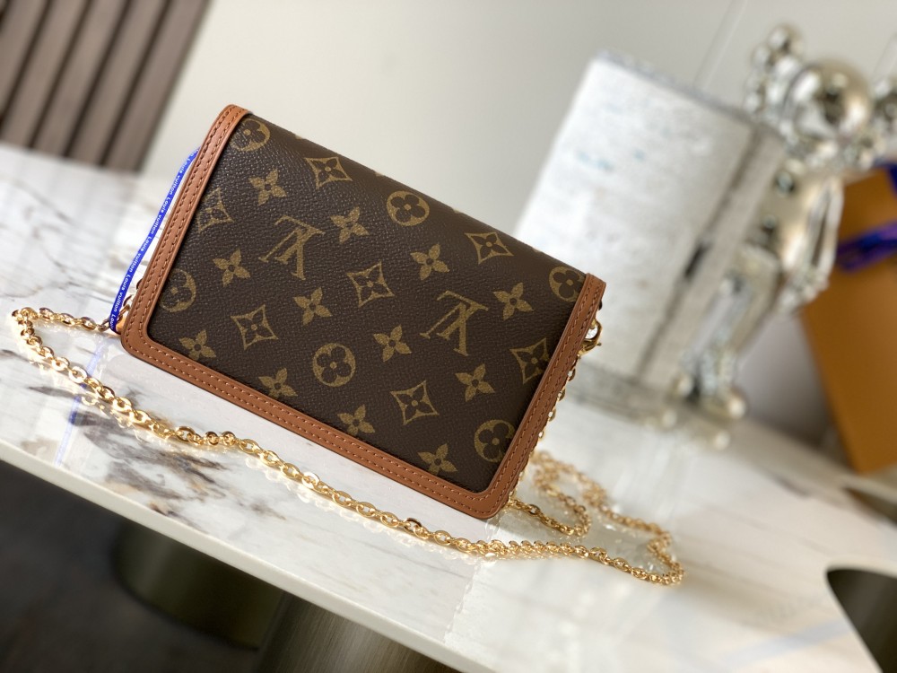 Louis Vuitton DAUPHINE WALLET M68746 mirror boutique