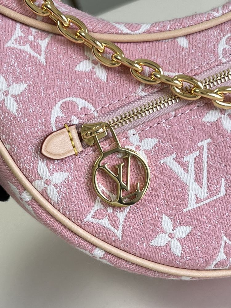Louis Vuitton Loop mirror boutique