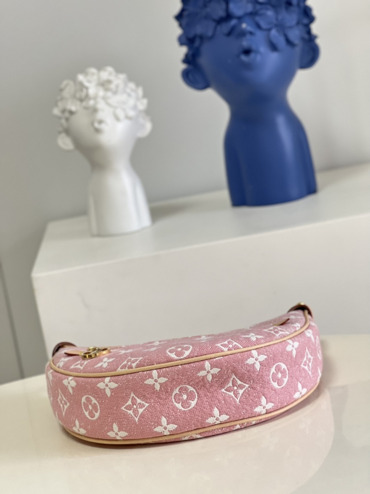 Louis Vuitton Loop mirror boutique