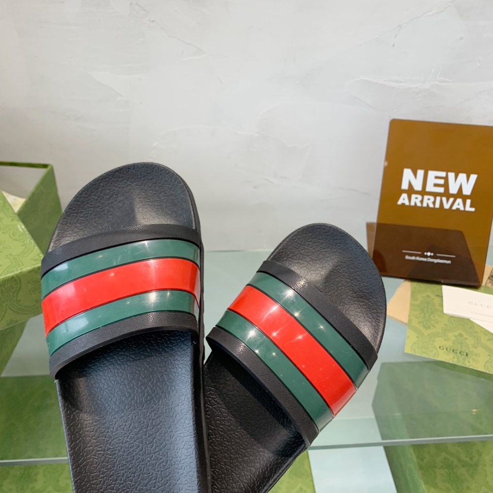 Gucci slippers