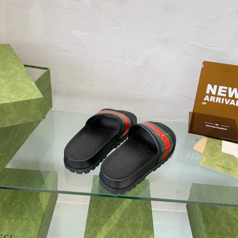 Gucci slippers