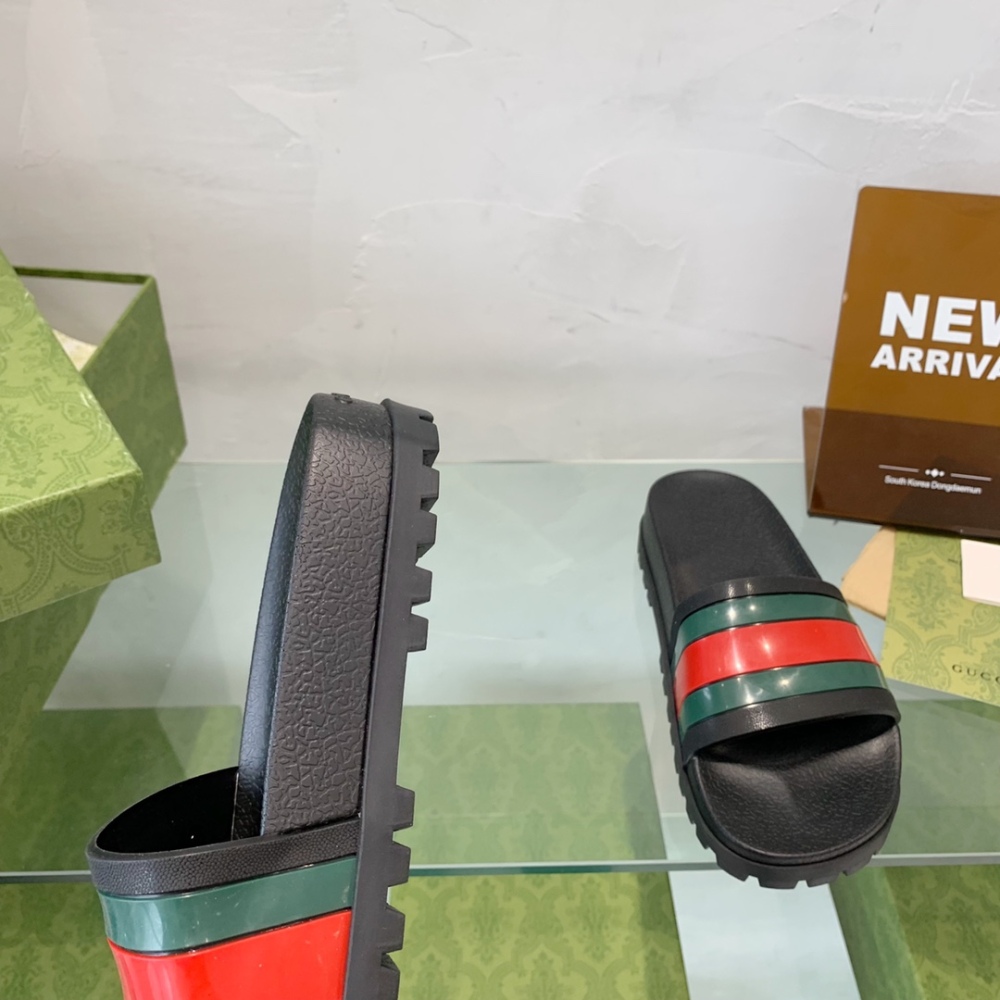 Gucci slippers