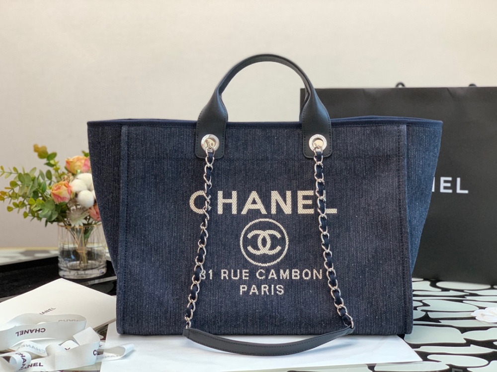 Chanel beach bag 22c mirror boutique