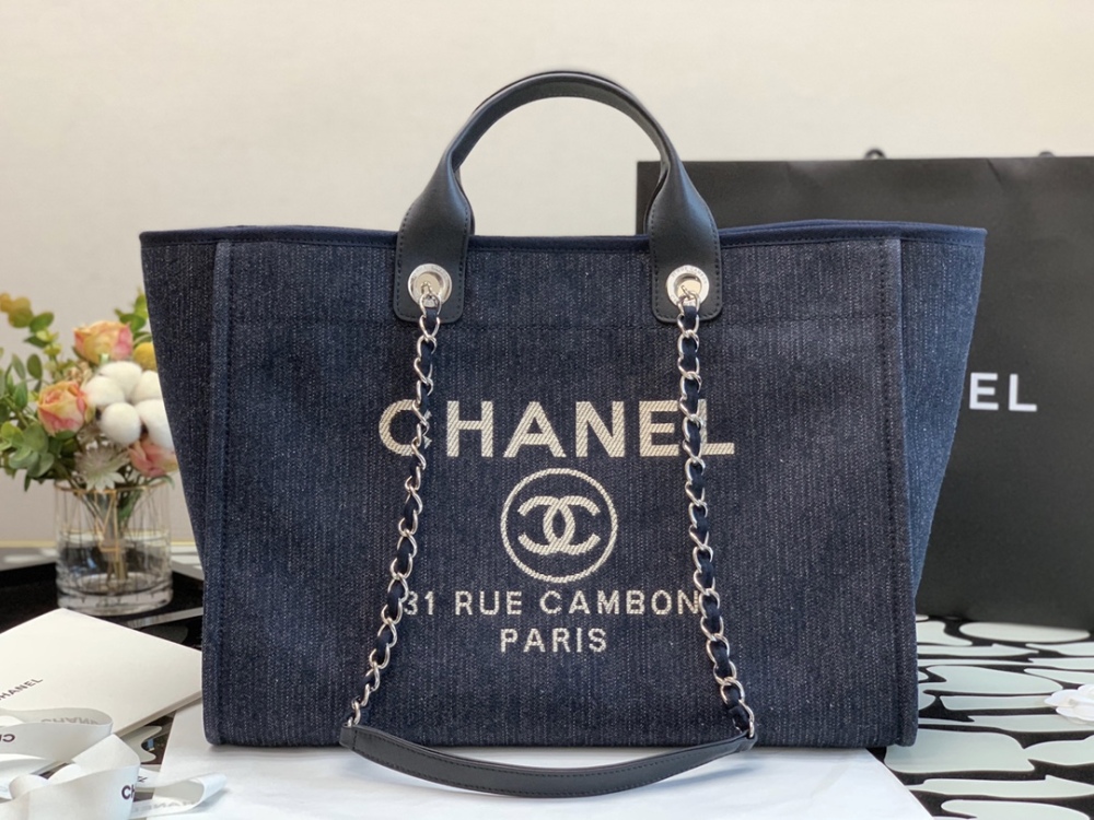 Chanel beach bag 22c mirror boutique