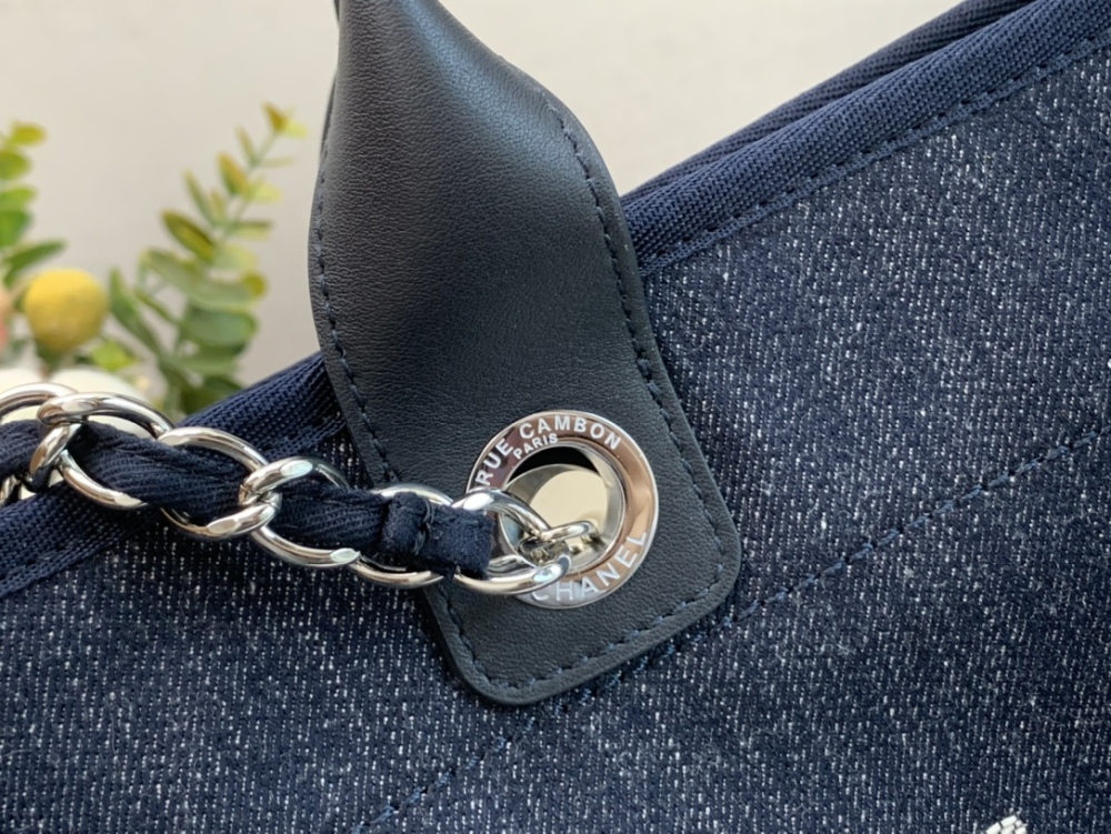 Chanel beach bag 22c mirror boutique