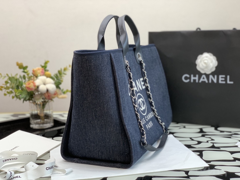 Chanel beach bag 22c mirror boutique