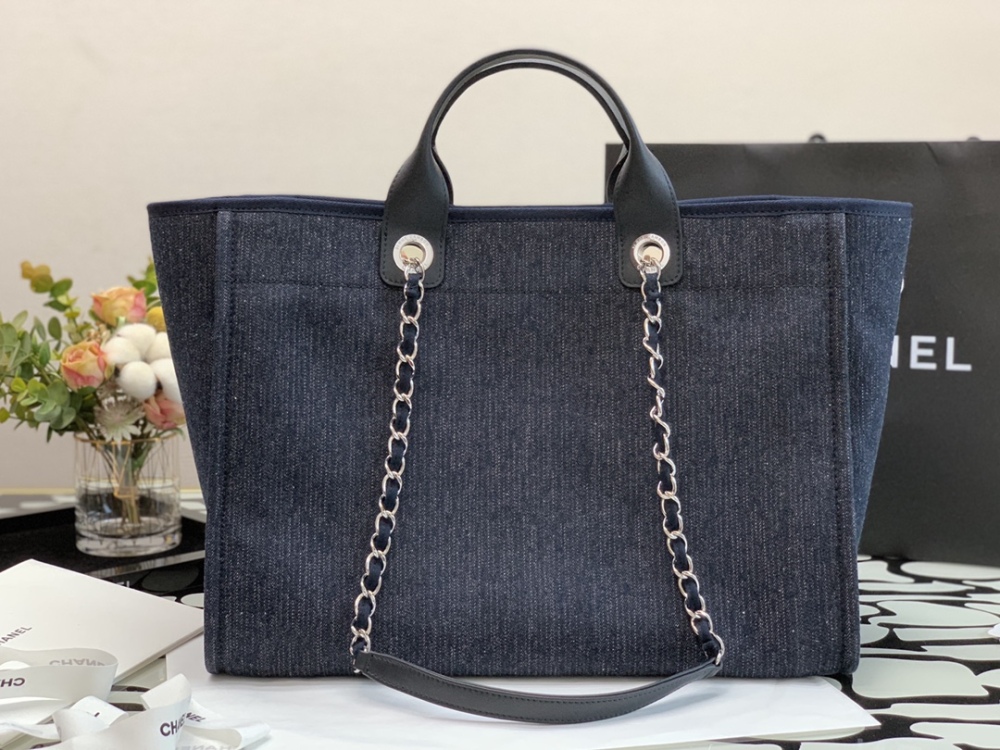 Chanel beach bag 22c mirror boutique