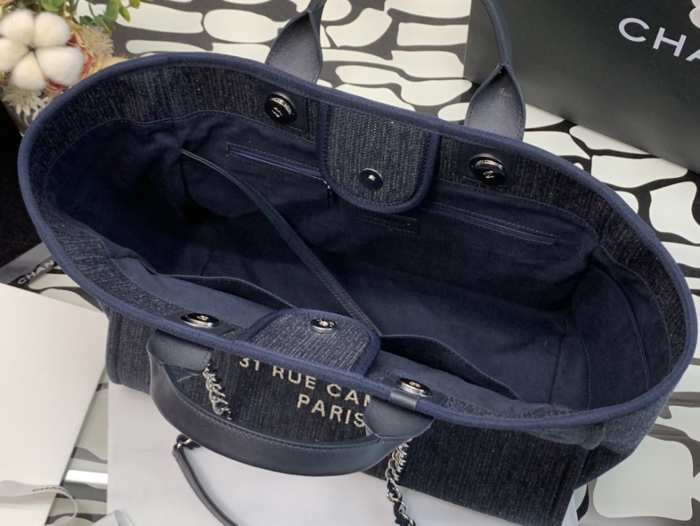 Chanel beach bag 22c mirror boutique