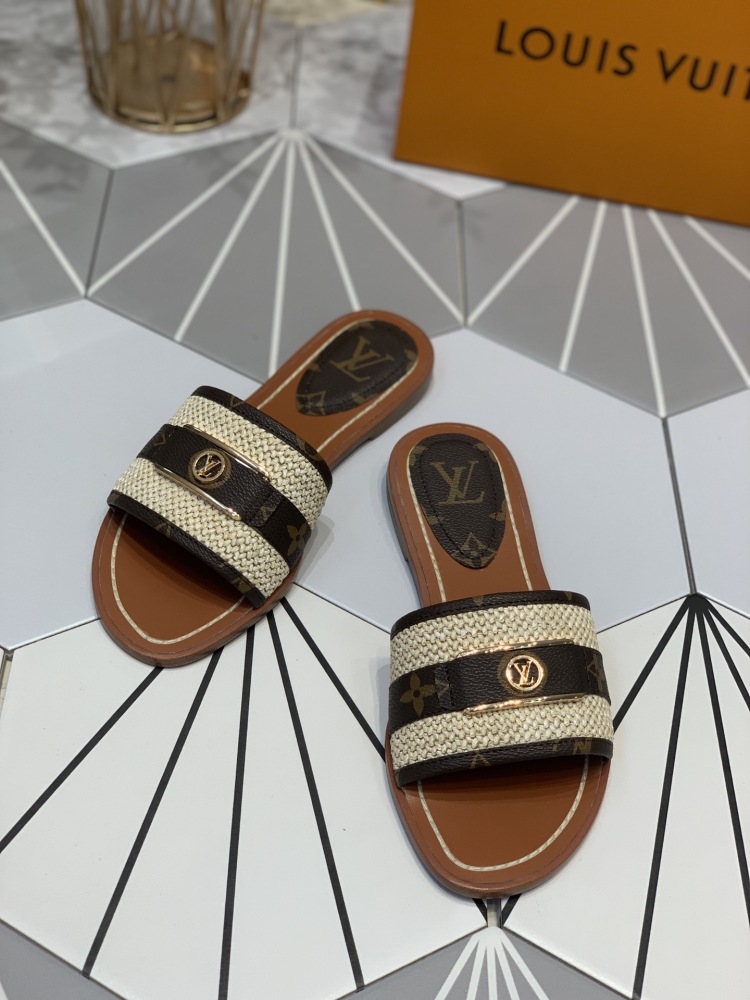 Louis Vuitton slippers