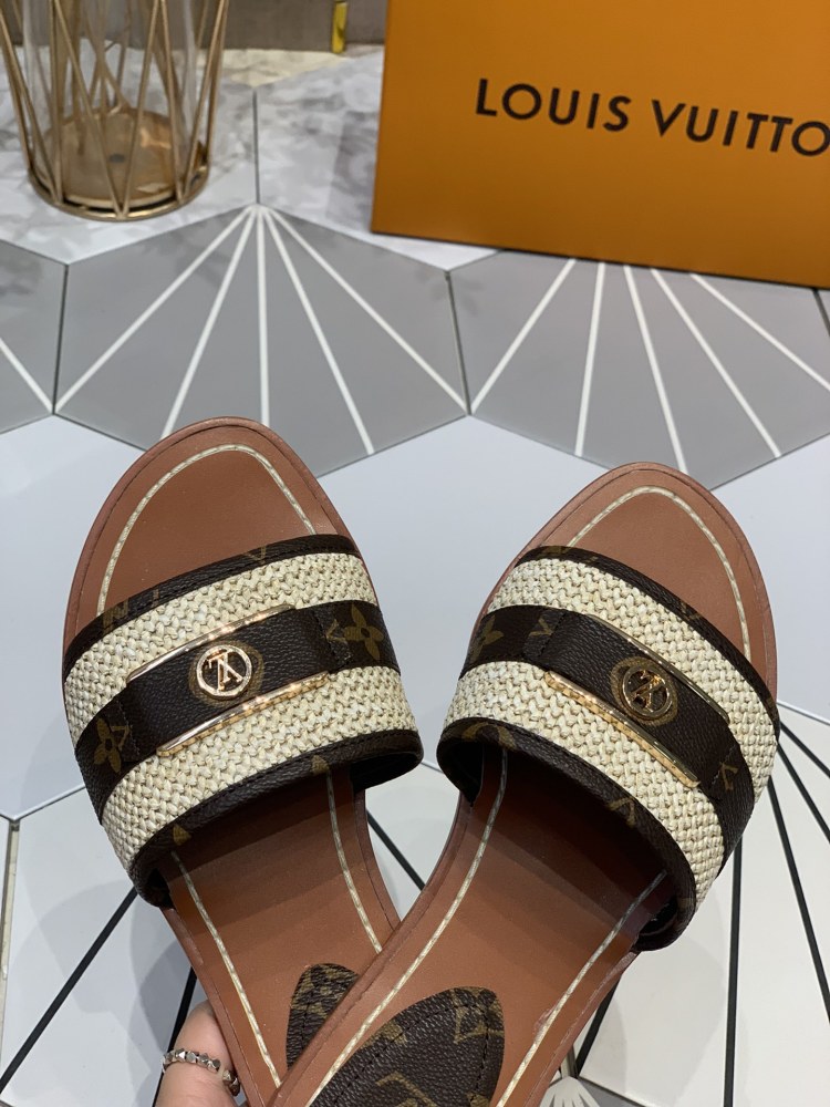 Louis Vuitton slippers