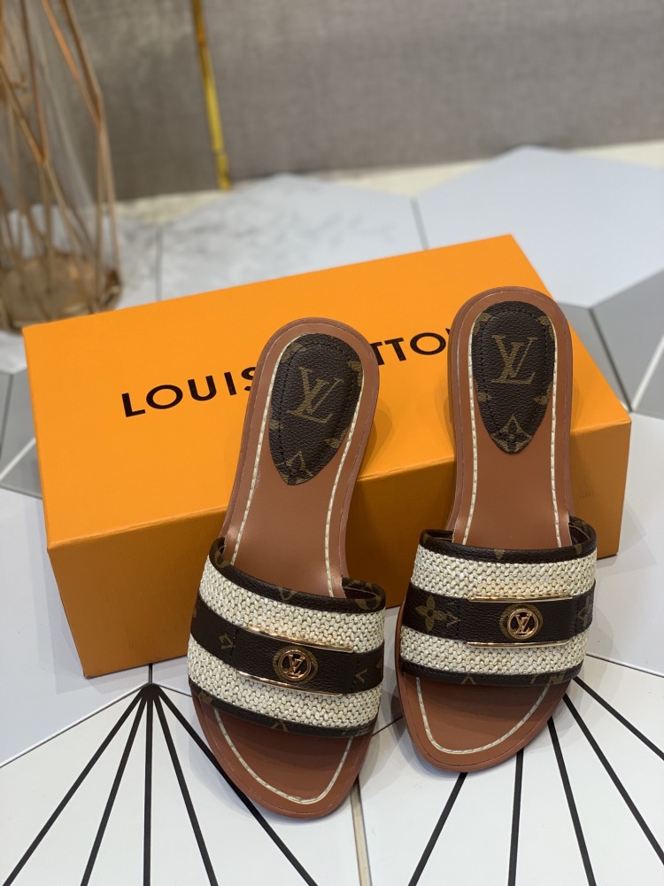 Louis Vuitton slippers