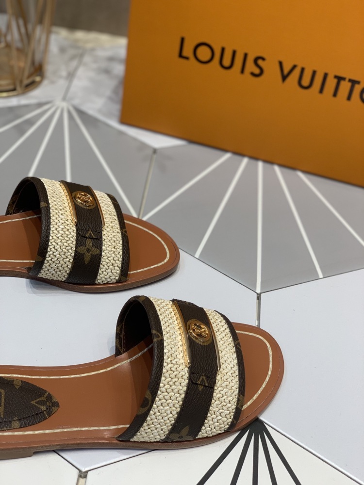 Louis Vuitton slippers