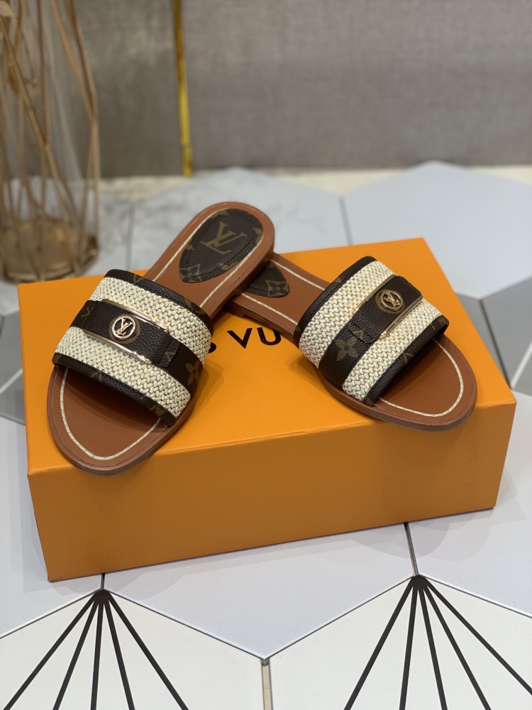 Louis Vuitton slippers