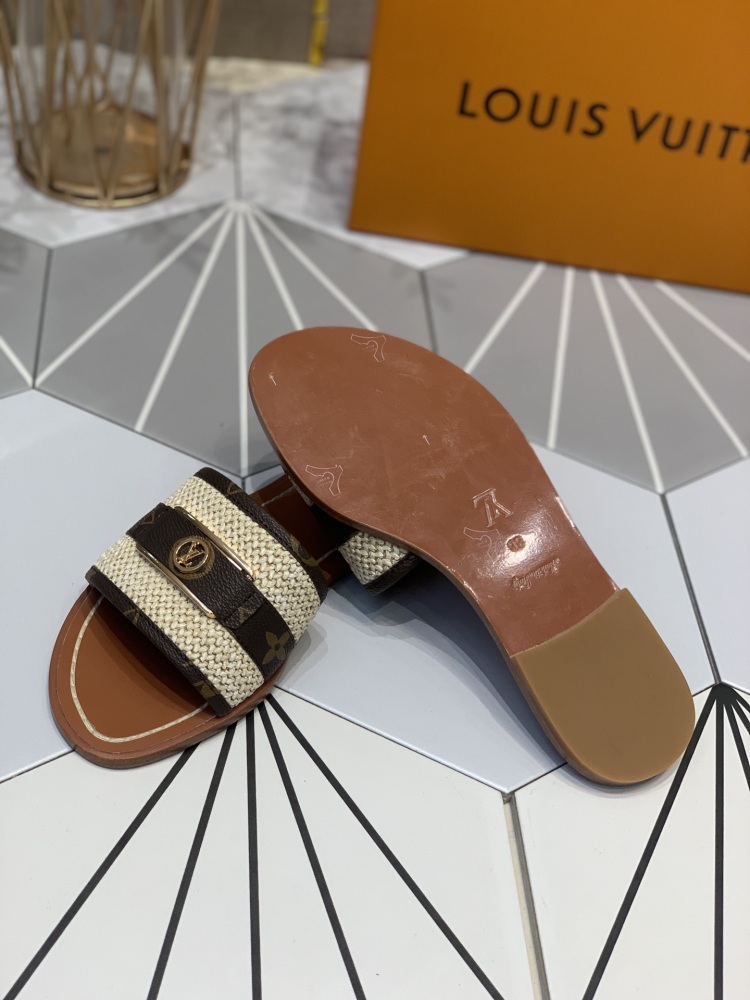 Louis Vuitton slippers