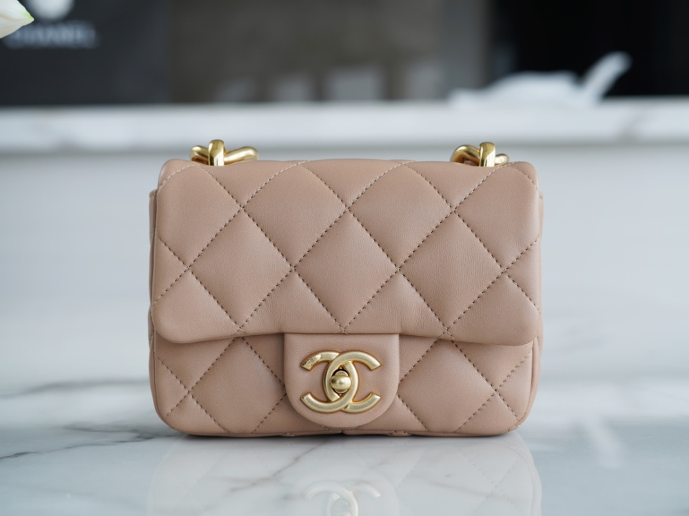 Chanel cf   22ss mirror boutique