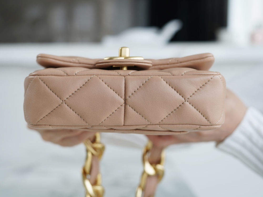 Chanel cf   22ss mirror boutique