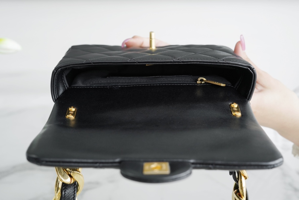 Chanel cf   22ss mirror boutique