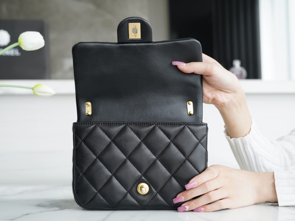 Chanel cf   22ss mirror boutique