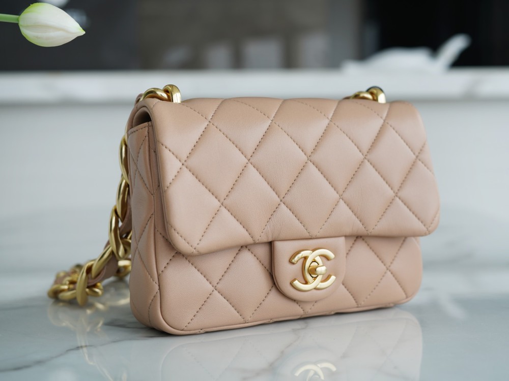 Chanel cf   22ss mirror boutique