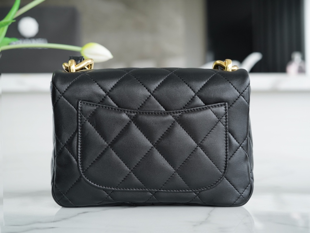 Chanel cf   22ss mirror boutique