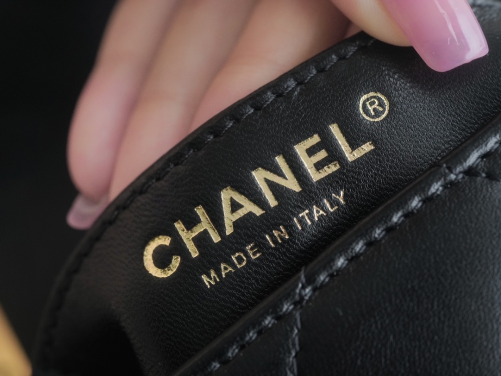 Chanel cf   22ss mirror boutique