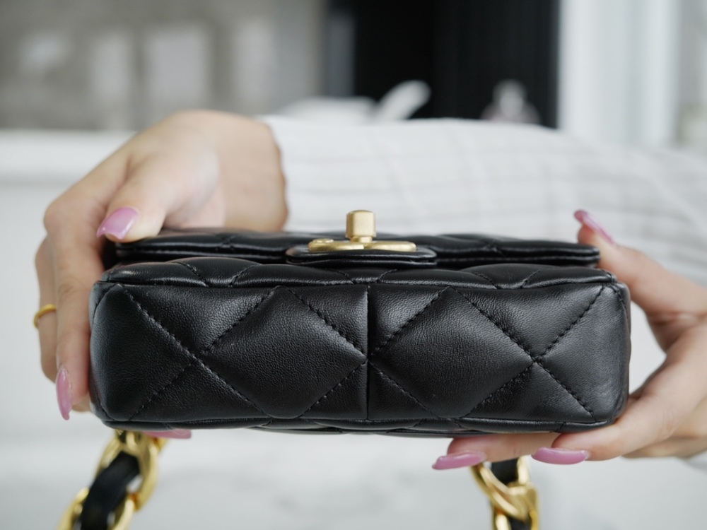 Chanel cf   22ss mirror boutique