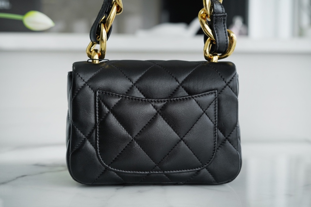 Chanel cf   22ss mirror boutique