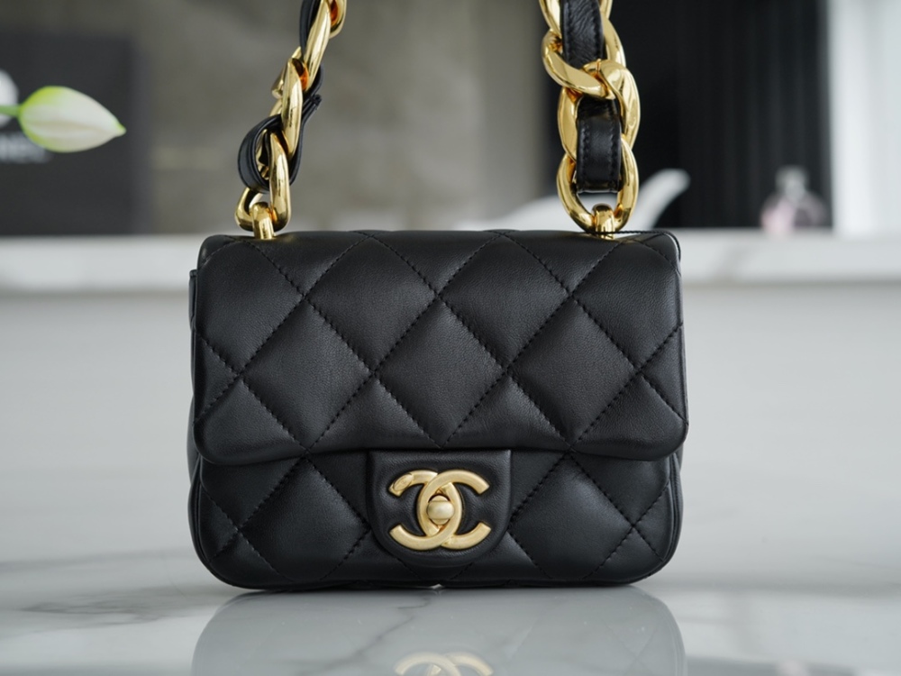 Chanel cf   22ss mirror boutique