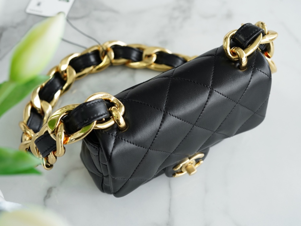 Chanel cf   22ss mirror boutique