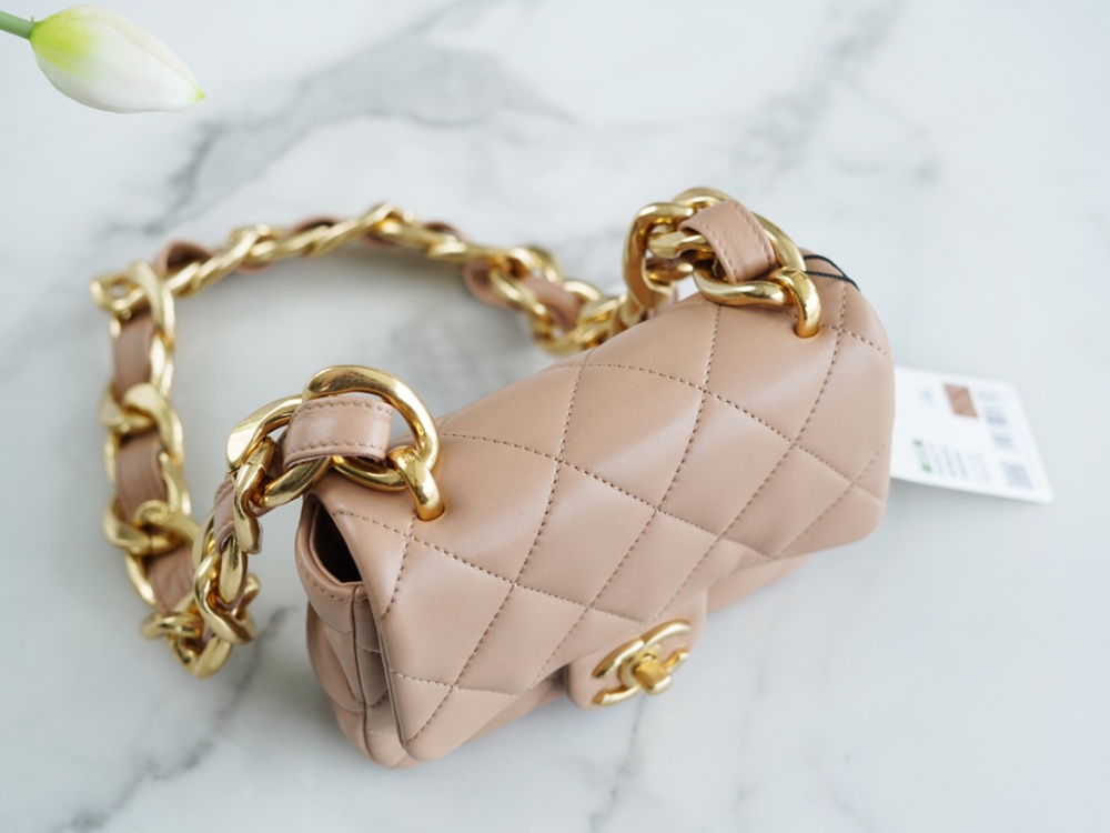 Chanel cf   22ss mirror boutique