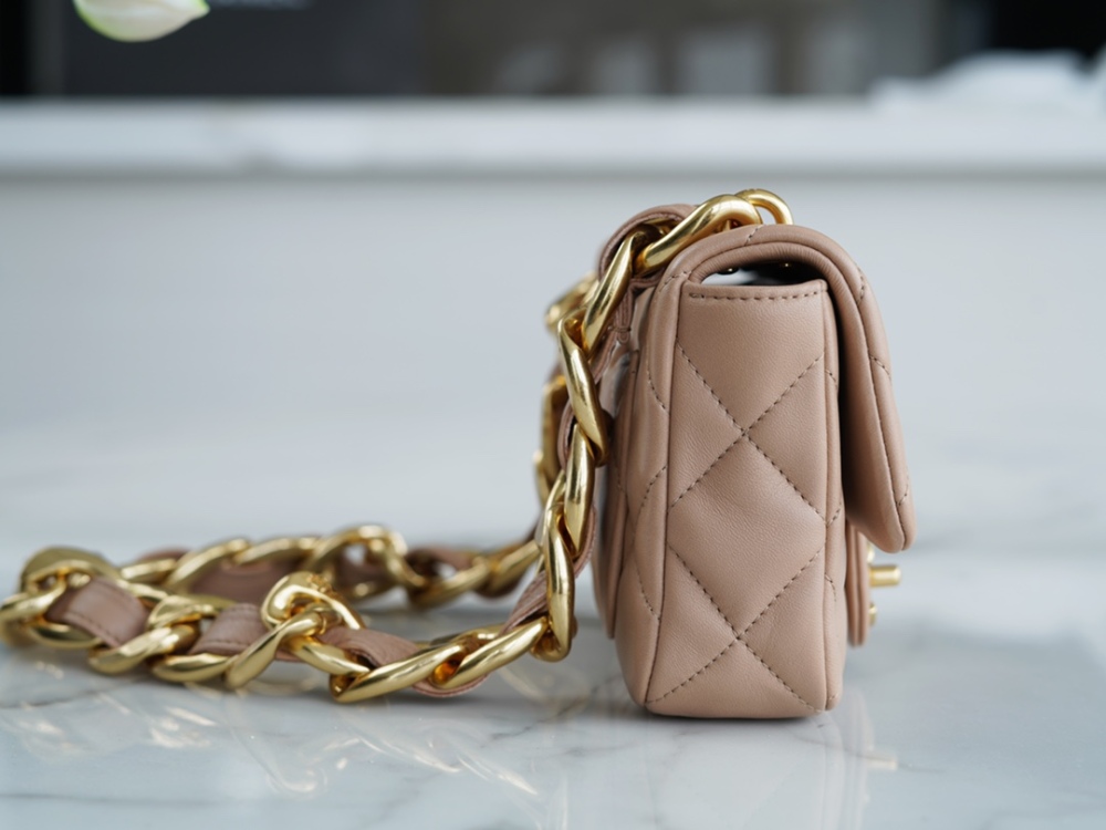 Chanel cf   22ss mirror boutique