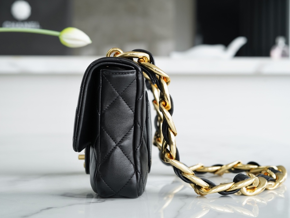 Chanel cf   22ss mirror boutique