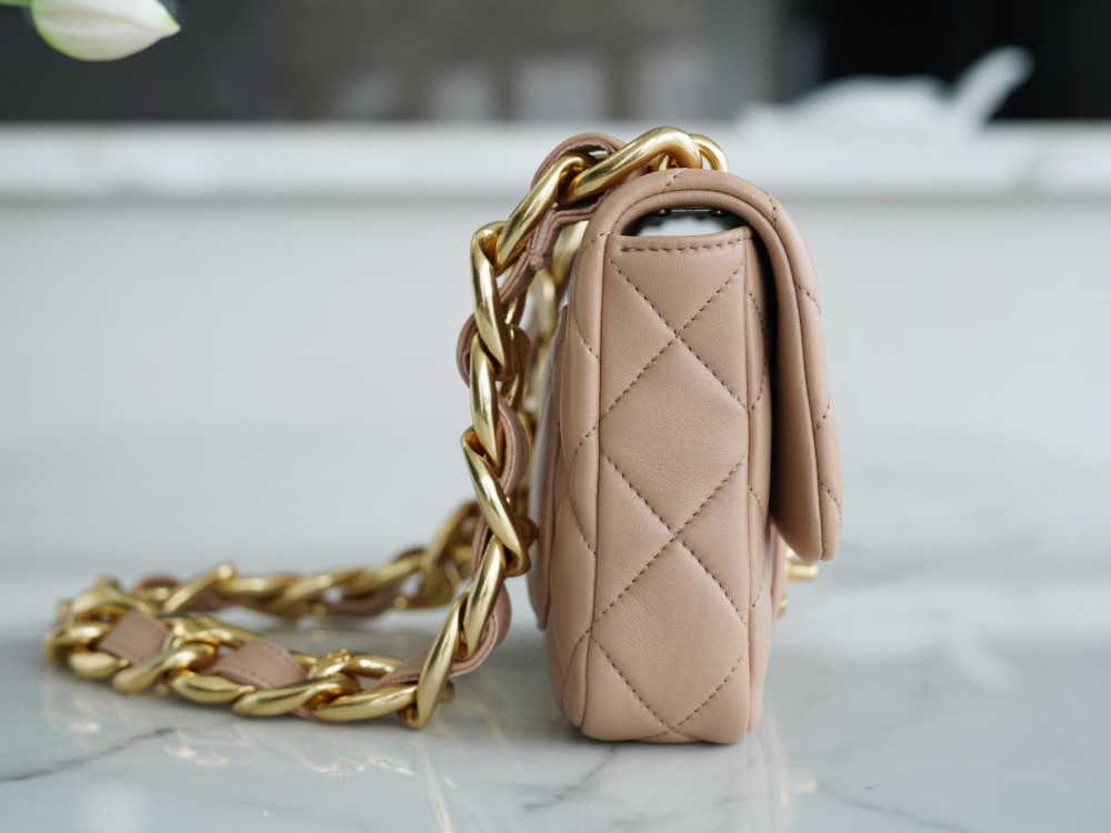 Chanel cf   22ss mirror boutique